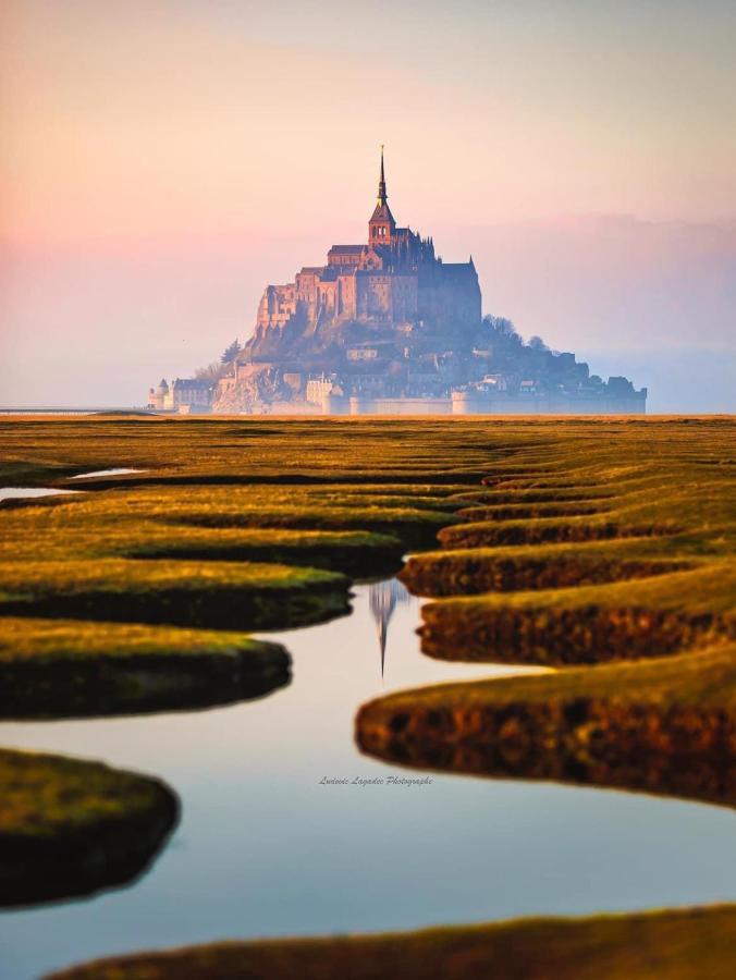 Arc En Ciel Du Mont Panzió Pontorson Kültér fotó